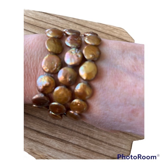 Light Burgundy Freshwater Coin Shaped Pearl Bracelet | Artisan Made - Picture 4 of 5